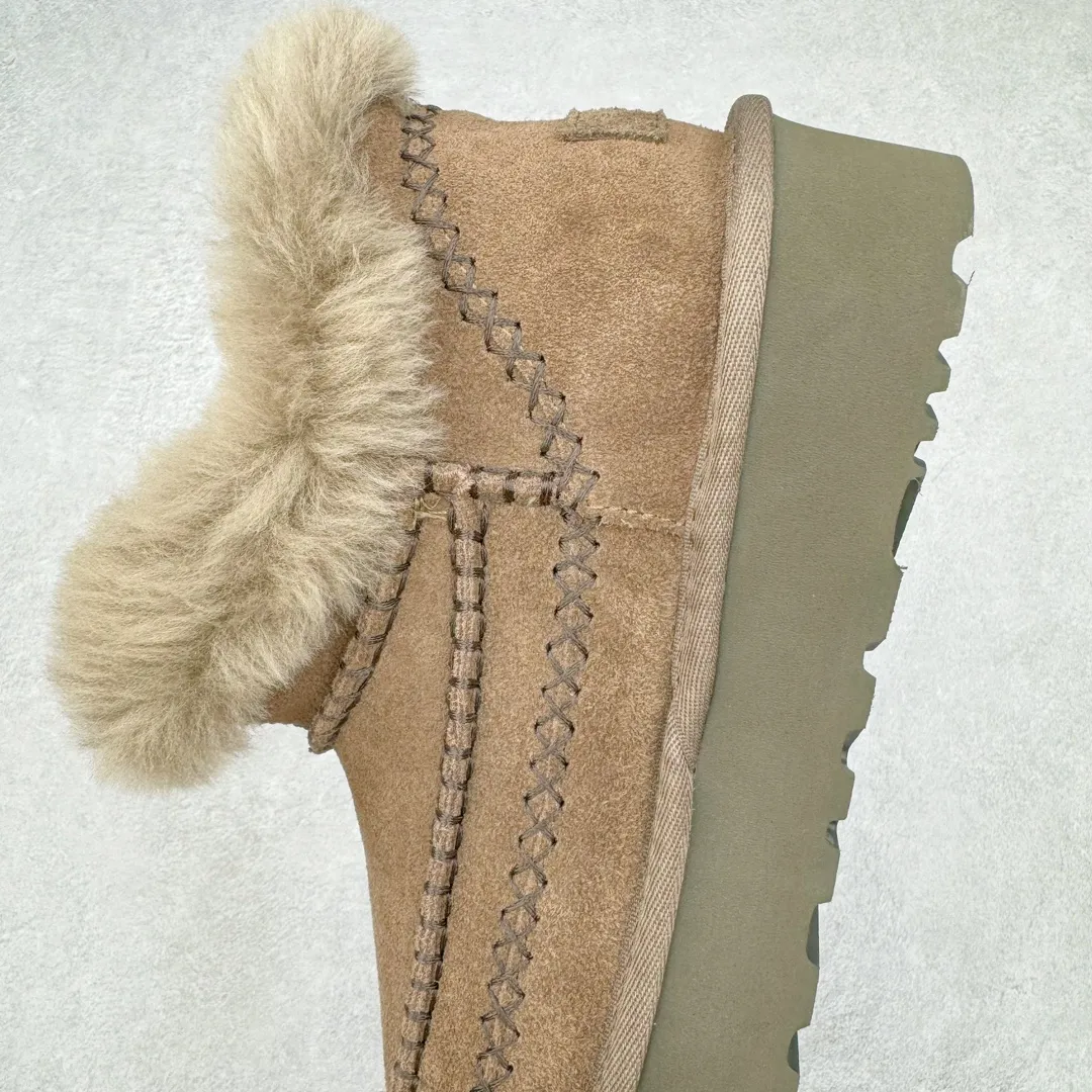 Pick up locally 💰560 UGG 8224 Alpine low-cut autumn and winter sheep fur integrated snow boots. All shoes are made from ZP. Longfeng A-grade Australian imported sheep fur integrated brand OEM production line. Fully follow the ZP process. OEM original pattern maker. Adhering to the principle of no original shoes and no development selection. Pay attention to every detail. The most authentic version on the market TREADLITE "Light Wing" technology outsole Lightweight/durable/flexible/pile size: 35 36 37 38 39 40 Coding: by3936000